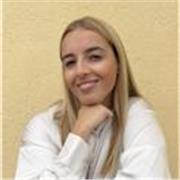 Entrenadora motivada y constante, apasionada del fitness y la vida saludable. 