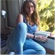 Pittrice, laureata in Arti Visive offre lezioni di disegno, pittura e storia dell'arte
