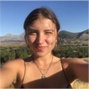 Profesora de Latín, apta para niveles de ESO y Bachillerato.