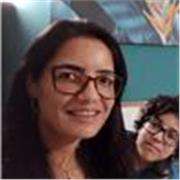 Professora de Português (licenciatura também em Inglês).Ampla experiência em aulas presenciais em redação e gramática