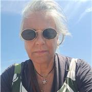 Insegnante di Scienze naturali impartisce lezioni a studenti di scuole di I e II grado (Medie e Superiori)