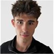 Estudiante de 19 años de Economía en la Pompeu Fabra, con muy buenas notas en ingles .