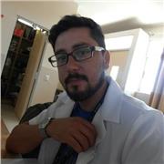 Profesor de historia que realiza clases interactivas utilizando diversas herramientas que aseguran la participación activa