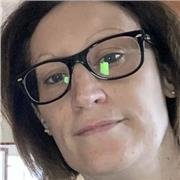 Donne cours de maths au petit écolier de primaire