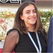 Complètement bilingue et ayant obtenu un score de 116/120 au TOEFL (après m'être formée en autodidacte), je propose des cours d'anglais en ligne ou sur place. 