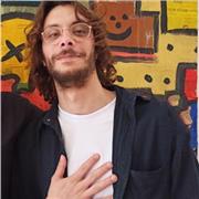 Docente in storia impartisce lezioni di storia ( medievale - moderna - contemporanea) a studenti delle scuole primarie e secondarie