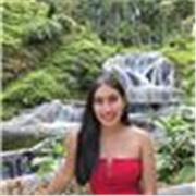 Profesora de Español e Inglés con enfoque dinámico para niños y adolescentes