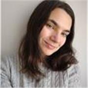 Studente universitaria di mediazione linguistica offre lezioni di inglese e francese per studenti di scuola superiore