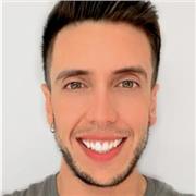 Profesor de Matemáticas imparte clases a niños de todas las edades