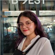 Laureata con lode in ambito umanistico, offre aiuto per svolgere i compiti a bambini e ragazzi