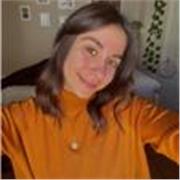 Mi nombre es María y soy una chica de 26 años. Estoy formada como maestra de Educación Primaria con mención en Educación Especial.