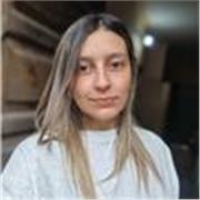 Profesora de Biologia imparte clases para estudiantes de todas las edades, inclusive terciario