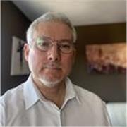 Soy una persona positiva con amplia experiencia profesional en diseño gráfico. Me gusta enseñar con las emociones.