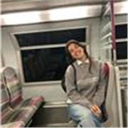 Soy Sara, profesional de los idiomas con un largo recorrido en lo que respecta a la lengua francesa. 