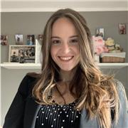 Profesora de apoyo en el estudio