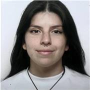 Profesora de inglés, no tengo titulación pero he trabajado antes con niños y sé organizar y llevar a cabo las actividades.