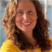 I am a Primary School teacher, and a life coach with a lot of experience around social-emotional approaches to learning.