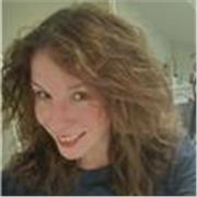 Englisch Tutor, der Kinder jeder Altersgruppe mit viel Geduld unterrichtet.