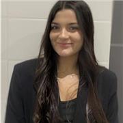 Etudiante en école supérieure, prête à aider les collégiens.