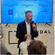 profesor de marketing  con experiencia de más de 20 años en multinacionales y con formación en Dirección de Marketing 