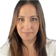 Periodista con disposición a ofrecer conocimientos en redacción, oratoria y comunicaciones.