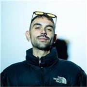 Diseñador gráfico con experiencia en el mercado real. Daría clases a quien esté empezando a interesarse por el diseño