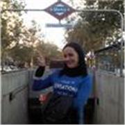 Hablante nativa de español, con gran capacidad comunicativa. 