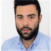 Docente di filosofia e storia con esperienza internazionale, propone efficaci lezioni online per tutti i tipi di scuole superiori.