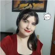 Profesora de español y ortografía imparte clases a niños de todas las edades