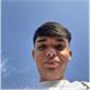 Profesor de matemática que enseña a niños de todas las edades