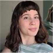 Soy actualmente una estudiante universitaria en artes digitales, con un título internacional en B2 francés y estudiando C1/C2