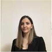 Graduada por educación primaria y por conservatorio profesional de música, ofrece clases de apoyo tanto de cualquier asignatura, como de acordeón o música en general