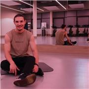 Online Fitness Coach, der die Schüler über Fitness und Gesundheit aufklärt und sie motiviert Fit zu werden/sein