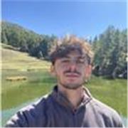 Studente universitario di Scienze del Governo impartisce lezioni di storia, geografia, diritto e letteratura italiana