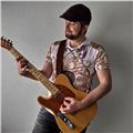 Guitarrista profesional imparte clases de guitarra a domicilio (20e) y online (15e), si quieres una enseñanza de calidad ponte en contacto conmigo