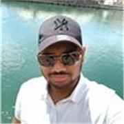 Studente di ingenieria che ti da una mano a capire la matematica