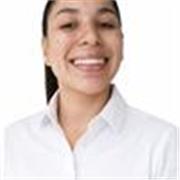 Profesora de español, imparte clases a todas las edades