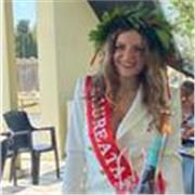 Laureata in biologia offre lezioni di biologia molecolare, biochimica, chimica, immunologia, ma anche inglese e materie affini