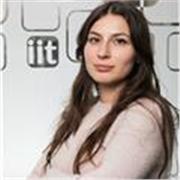 Ragazza di 27 anni impartisce lezioni di francese online