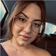Chica estudiante imparte clases de inglés hasta 4 de la ESO
