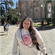 Soy una persona con mucha paciencia y que le gusta dar sus clases con mucho cariño, le voy a dar clase a niños de primaria yla ESO