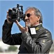 Fotografo professionista di grande esperienza su still life, ritratti, arredamento e documentazione d'arte. Precedenti esperienze di insegnamento presso istituti internazionali