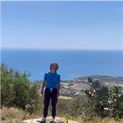 Diplomata insegno italiano a piccoli e grandi, didattica prescolare e facilitante, stranieri con diverse esperienze. Con empatia