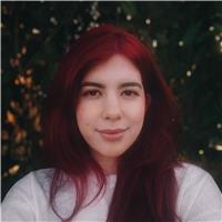 Profesora de dibujo y pintura digital con especial atención en la unión de técnicas clásicas y modernas