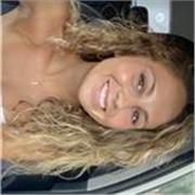 Soy maestra de educación infantil y primaria con mención en inglés y pedagogía terapéutica y un máster en educación emocional.