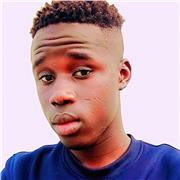 Je suis un garçon de 16 ans originaire de Guinée. J'adore la construction, je suis au lycée, à la recherche d'une école de plomber