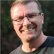 Deutschlehrer für DaF für Altersklassen ab 25 Jahren.