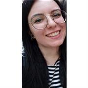 Ragazza diplomata da un liceo linguistico