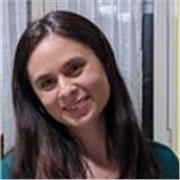 Biologa, impartisce lezioni a studenti delle superiori ed universitari