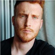 Laureato in tecnologie e produzioni animali, preparato su materie scientifiche, impartisce lezioni di biologia, fisica, scienze